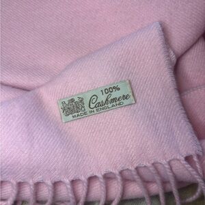 💕100% cashmere pink scarf. EUC, only worn once! So soft! 💕